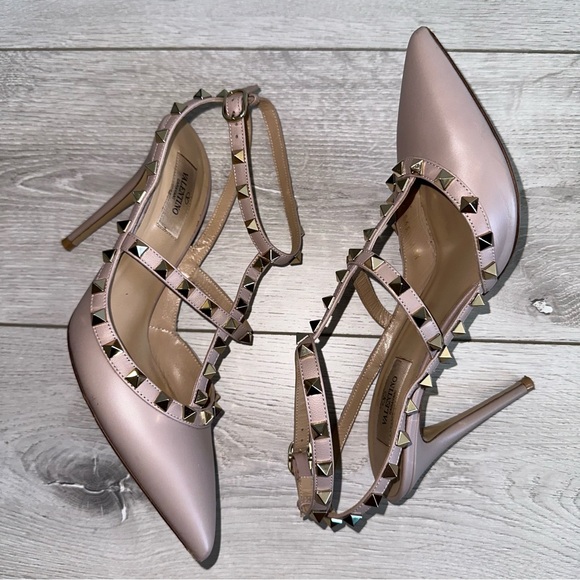 Valentino Garavani Rockstud Caged Pointed Ankle Strap Pump Heels in Poud… - Picture 4 of 16